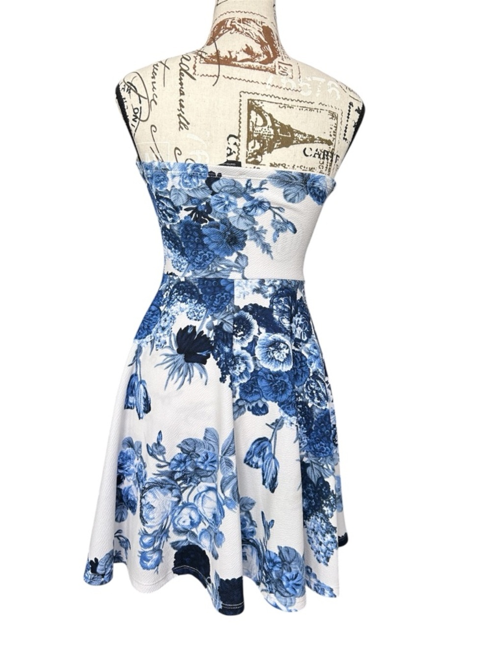 Lulu’s Blue and White Floral Strapless Skater Dress size XS-S - Picture 5 of 10